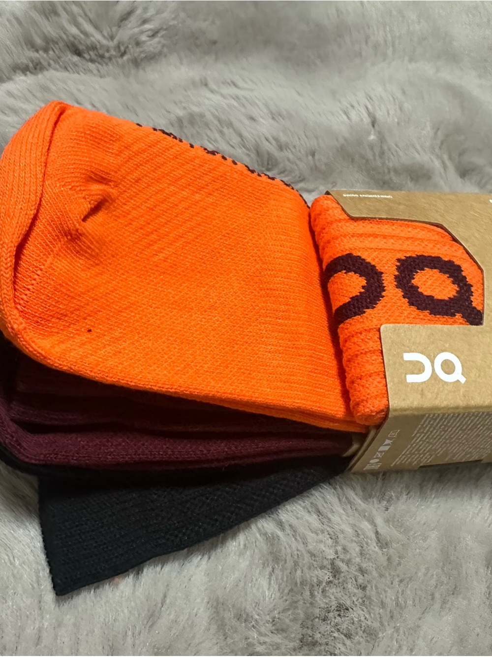 On Running On clouds Socks 3 pairs Unisex Sz M